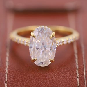 Oval Cut Moissanite Verlobungsring, Halbe Ewigkeit Ehering, Hidden Halo Ring, 14k Gold Jubiläumsring, Oval Moissanite Versprechensring