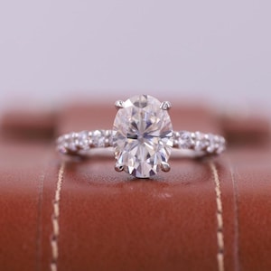 14K massief gouden ovaal geslepen laboratoriumdiamanten verlovingsring, verborgen halo gesimuleerde diamanten ring trouwring vrouw belofte ring voor haar