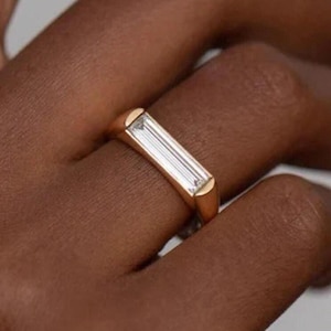 Langer Baguette Moissanit Verlobungsring, Ost West Ring, Solitär Diamant Ring, Bar Set Ring, 14K Gold Art Deco Modering für Sie