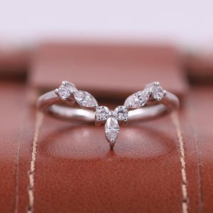 Lab Grown Diamond Stacking Band, Solid Gold Royal Curve Band, 14k Gold Curved Wedding Band, Dainty V Shaped Chevron Band, Handmade Gifts