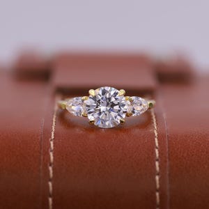 Three Stone Ring, E VVS2 IGI Lab Grown Round Cut with Pear Cut Side Stones Diamond Engagement Ring, Yellow Gold Ring, Art Deco Ring for Her