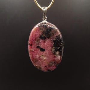 Rhodonite Power Pendant necklace- Heartstone Echo – 56.5ct