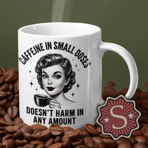 Vintage Kaffee-Liebhaber humorvolles Geschenk Retro-Design Illustration Tasse Pin-up-Stil Koffeinschale lustige Zitat Kaffeetasse