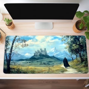 The Warrior Returns-bureaumat, muismat middeleeuws landschap, kantoorbenodigdheden aan huis, XXL-bureaublad, cadeau voor gamers, aquarel