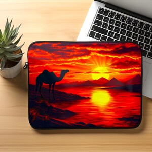 Housse pour MacBook camel - Coucher de soleil rouge et noir dans le désert - Étui pour tablette - Housse pour ordinateur portable - Indispensable au travail ou à l'école - Idée cadeau pour les fêtes