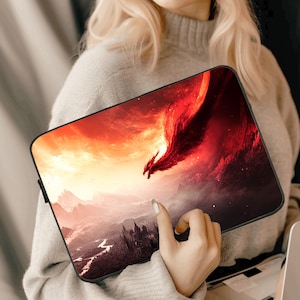 Fantasy Red Dragon Laptop Tasche | Gotische Stadt | Tablet-Hülle | Schutz für Tech Gear | Episches Geschenk für Gamer