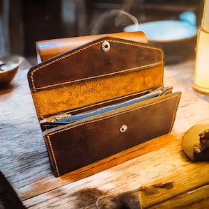 Personalized Handmade Toscano Leather Clutch Wallet: Vintage Brown, Elegant Design