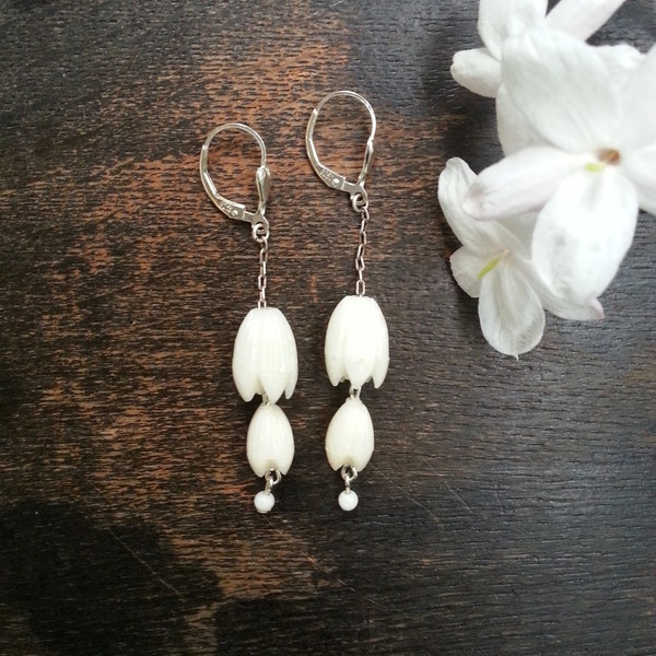 EARRINGS vintage weddings 1950s Hawaiian jasmine flower beads white cream faux ivory celluloid pikake lei .925 silver chain retro bridal