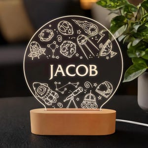 Personalized Kid&#39;s Night Light - Custom Engraved Acrylic Lamp with LED Wooden Base, Perfect Gift for Children, Customizable Bedroom Decor
