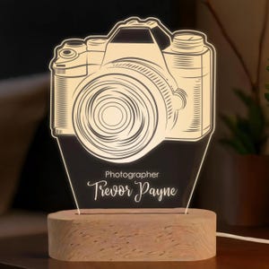 Personalized Photographer Desk Lamp – Custom Camera Night Light for Photography Enthusiasts, Unique Birthday or Studio Gift