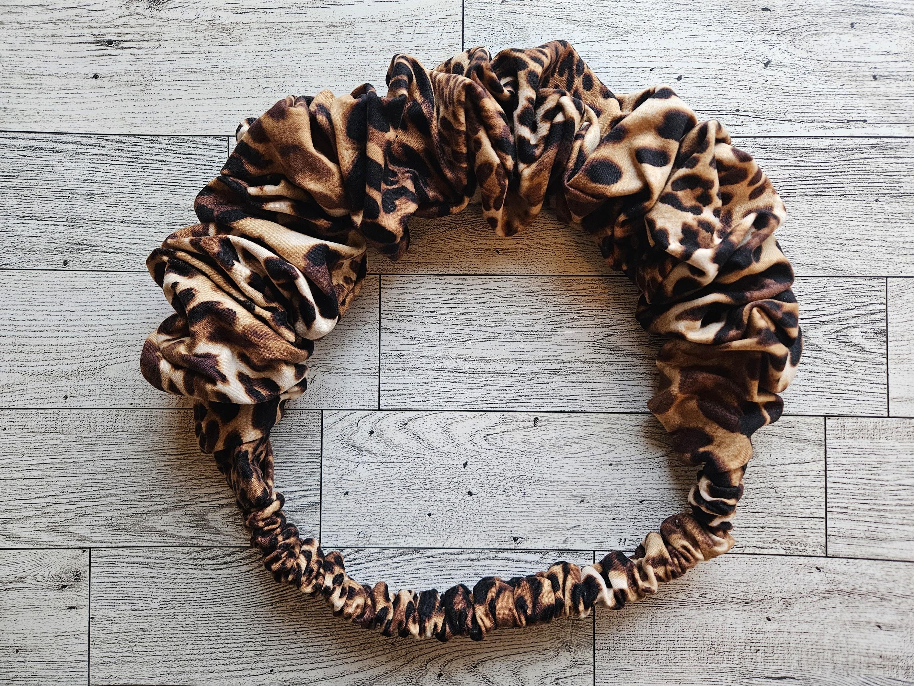 2pcs Black Patterned Knotted Headband and Brown Logo Scrunchie Set Scrunchies Hair Womens Fashion Headbands main image 3