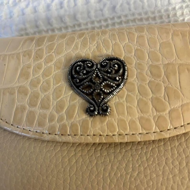 Brighton Vtg Leather Trifold Wallet Croc Embossed Filigree Heart Beige Pocket image 6