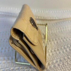 Brighton Vtg Leather Trifold Wallet Croc Embossed Filigree Heart Beige Pocket image 5