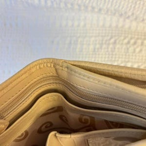 Brighton Vtg Leather Trifold Wallet Croc Embossed Filigree Heart Beige Pocket image 9