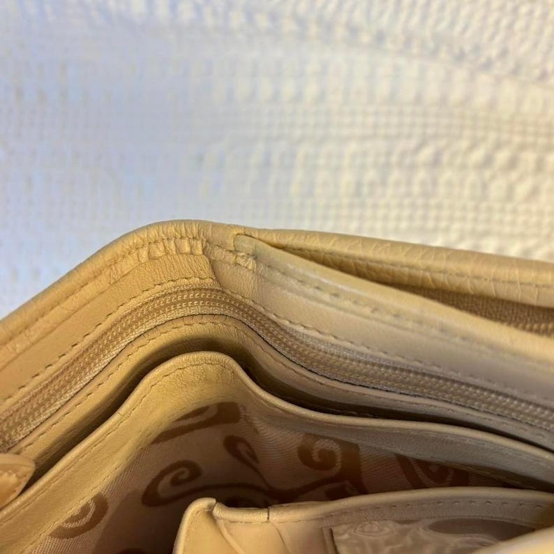 Brighton Vtg Leather Trifold Wallet Croc Embossed Filigree Heart Beige Pocket image 9