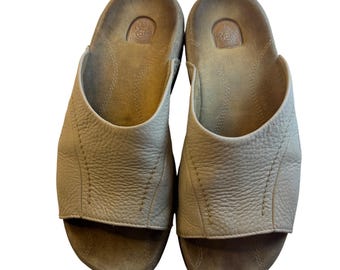 Flawed Gems Dr. Martens Made in England Pebbled Leather Slide Sandals Taupe W9