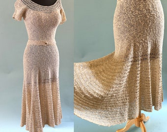 Charmante robe en maille sablier blanche d'hiver des années 1950 avec du lurex argenté tissé ! Moyenne/Grande