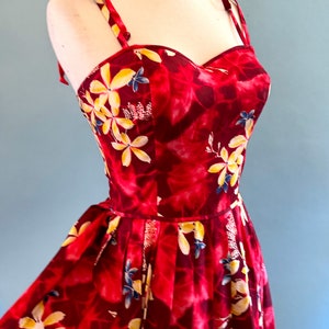 Adorable Vintage 1950s Kamehameha Hawaiian Sundress with Vibrant Tropical PrintSize Small image 5