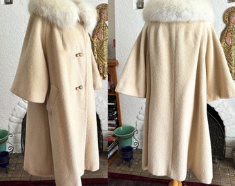 Lush Vintage "Lilli Ann" 1950's / 60's Winter White  Designer Swing Coat with Fur Collar  -- size Large / X Large