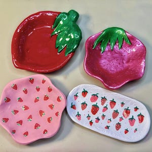 Strawberry Trinket Dishes, strawberry jewelry holder, strawberry decoration, strawberry tray, strawberry clay bowl, summer decor, fruit tray