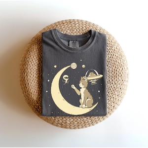 Cat And Alien UFO Shirt, Funny Cat T-shirt, Alien Oversized Graphic Tee, Trendy Women&#39;s UFO Cat Shirt, Alien UFO Shirts