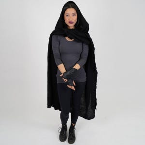 Mantello avvolgente scialle nero consumato cappuccio assassino apocalittico cappuccio festival costume cosplay larp rievocazione abbigliamento alternativo foulard distopico