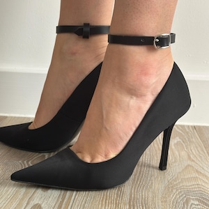Leather Ankle bracelet, Black Leather Anklets, Fully Adjustable Cuff Bracelet, Dainty Leather Anklet, Gift for Her, Women Leather Outfit
