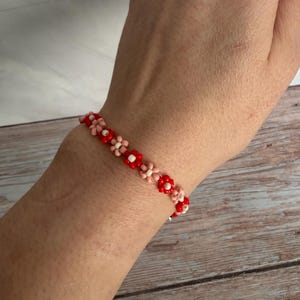 Handmade Red & Pink Daisy Seed Bead Bracelet | Lobster Clasp | Multiple Sizes | Floral Beaded | Boho Gift for Her