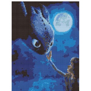 Könnte beinhalten: Ein blauer und schwarzer Drache mit einem großen Auge, der zu einem Vollmond in einem Nachthimmel aufblickt. Eine menschliche Hand streckt sich zum Drachen aus. Die Design-Größe beträgt 101 x 150 Stiche.