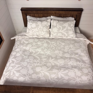 Juego de cama para casa de muñecas - doble (escala 1/2)