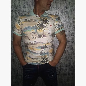 DSQ.2 Herr sommarskjortor, pikétröjor, t-shirts, hawaiianska kortärmade. Fräscha, snygga nya! Perfekta för varmt väder och vardagsmode.