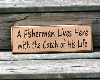 A Fisherman Lives Here with the Catch of His Life- Primitive Rustic Painted Wall Sign, Fishing Sign, home decor, Fathers Day Gift, plaque