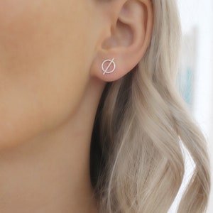 Open Circle Stud Earrings • Minimalist Earrings • Open Circle Earrings • Dainty Earrings • Circle stud earrings • Sterling silver earrings