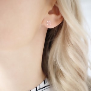 Silver circle stud Earrings • Minimalist Earrings • Open Circle Earrings • Dainty Earrings • Circle Earrings • Stud Earrings • Gift for her