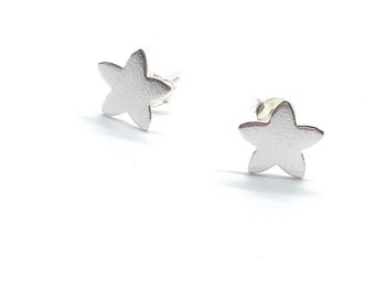 Star studs, Tiny Star earrings, Outline stud earrings, Thin Sterling silver Earrings, Simple stud earrings, Dainty stud earrings Little girl