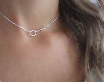 Ras de cou minimaliste en argent délicat • Collier ras de cou délicat • Collier cercle minimaliste • Cadeau pour elle • Collier bohème • Collier élégant