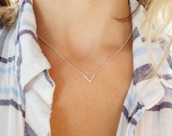 Silver necklace,Sterling silver,Geometric,layering necklace,necklace,gift for her dainty necklace,delicate necklace,simple necklace,triangle