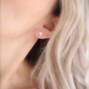 送税込【AMY O】Triangle Deco Flat Back Stud☆Single☆国内発 Triangle Deco Flat Back Studs Gold Titanium Earring for