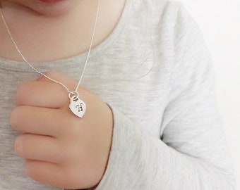 Collar inicial para niños, Collar de corazón para niños, Collar de niña de flores, Collar de niña, Joyería de niña, Collar de corazón pequeño,