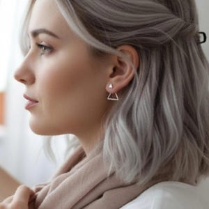 スターリングシルバー製トライアングルイヤージャケットピアス • ミニマルスタッドピアス