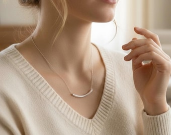 Naszyjnik ze srebra próby 925 • Minimalistyczny wisiorek ze srebra próby 925