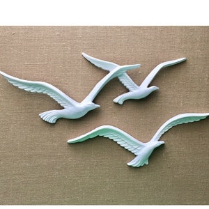 White Seagulls Wall Decor, Flock O Seagulls Vintage Wall Art by Homco, Flying Seagulls, White Seagull Wall Art, Vintage Seagull Wall Decor,
