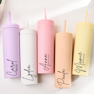 Personalisierter Becher mit Deckel und Strohhalm, Benutzerdefinierter dünner 16 Unzen Becher, Brautjungferngeschenke, Junggesellinnenabschiedsgeschenke, Urlaubstassen, Hochzeitsgeschenke