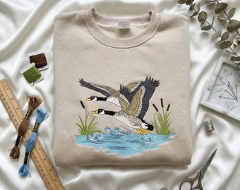 Sweat-shirt brodé d'oies volantes, sweat à capuche d'oie du Canada, col rond avec scène de nature sauvage, cadeau pour amoureux des oiseaux, vêtements d'aventure en plein air