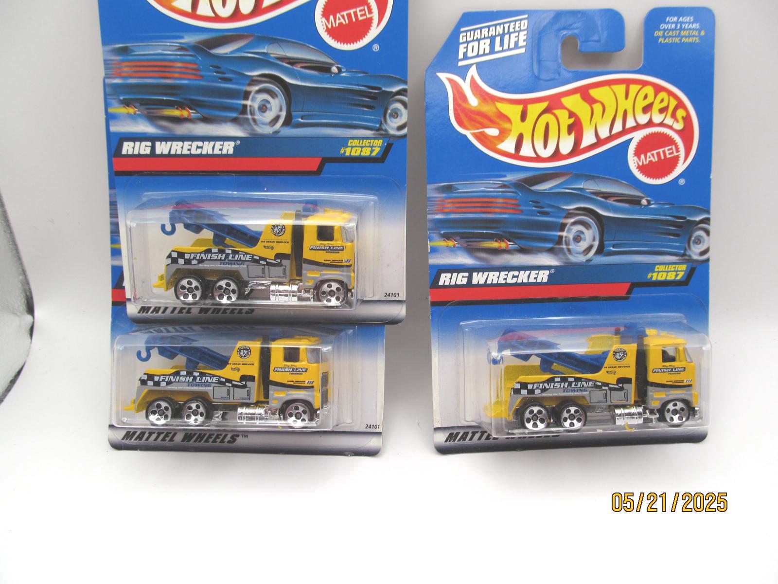 Rig Wrecker Hot Wheels collector #1087 from 1998 Very Detailed Factory sealed excellent condition