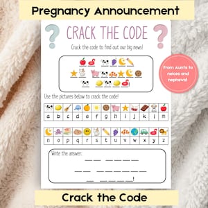 Könnte beinhalten: Eine weiße Schwangerschaftsankündigungskarte aus Papier mit dem Titel Crack the Code, einem Rätsel mit bunten Emojis und einem passenden Alphabet-Schlüssel. Die Karte enthält den Text Crack the code to find out our big news und From Aunts to neices and nephews.