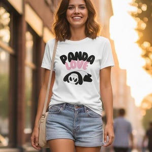Maglietta con scritta &quot;Cute Panda Love&quot; / Maglietta con scritta &quot;Lazy Panda&quot; / Regalo di San Valentino per lei / Maglietta per amanti degli animali / Estetica kawaii / Maglietta unisex con scritta &quot;Funny Panda&quot;