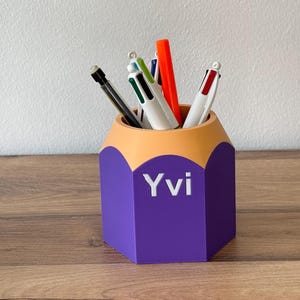 Customizable colored pencil-shaped pencil holder // desk storage
