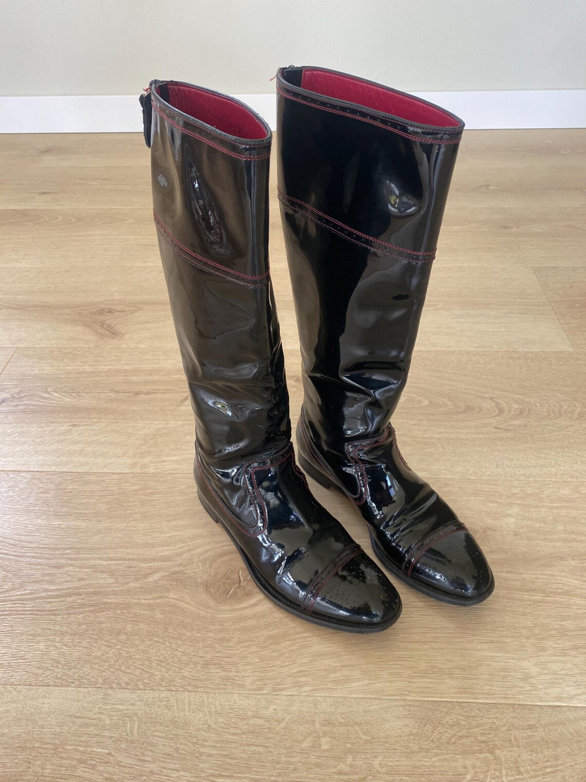 Vintage Yves Saint Laurent Boots — Burgundy Patent Leather — Size 37.5 — Women Designer Shoes, foto 3 di 5