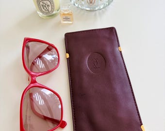 Cartier Sunglasses Case 1990s Vintage – Bordeaux Leather – Gold Corners - Luxury Accessories